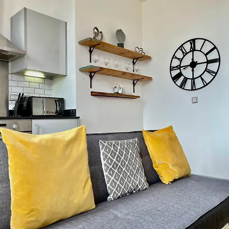 Victorian Factory With 2 Bedrooms Apartment *
